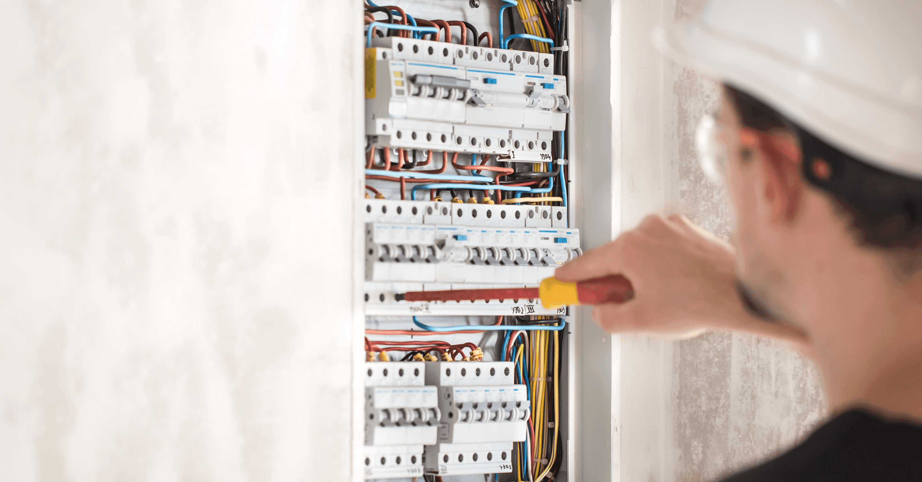 Understanding the Basics of Switchboards and Panelboards – ECSKSA